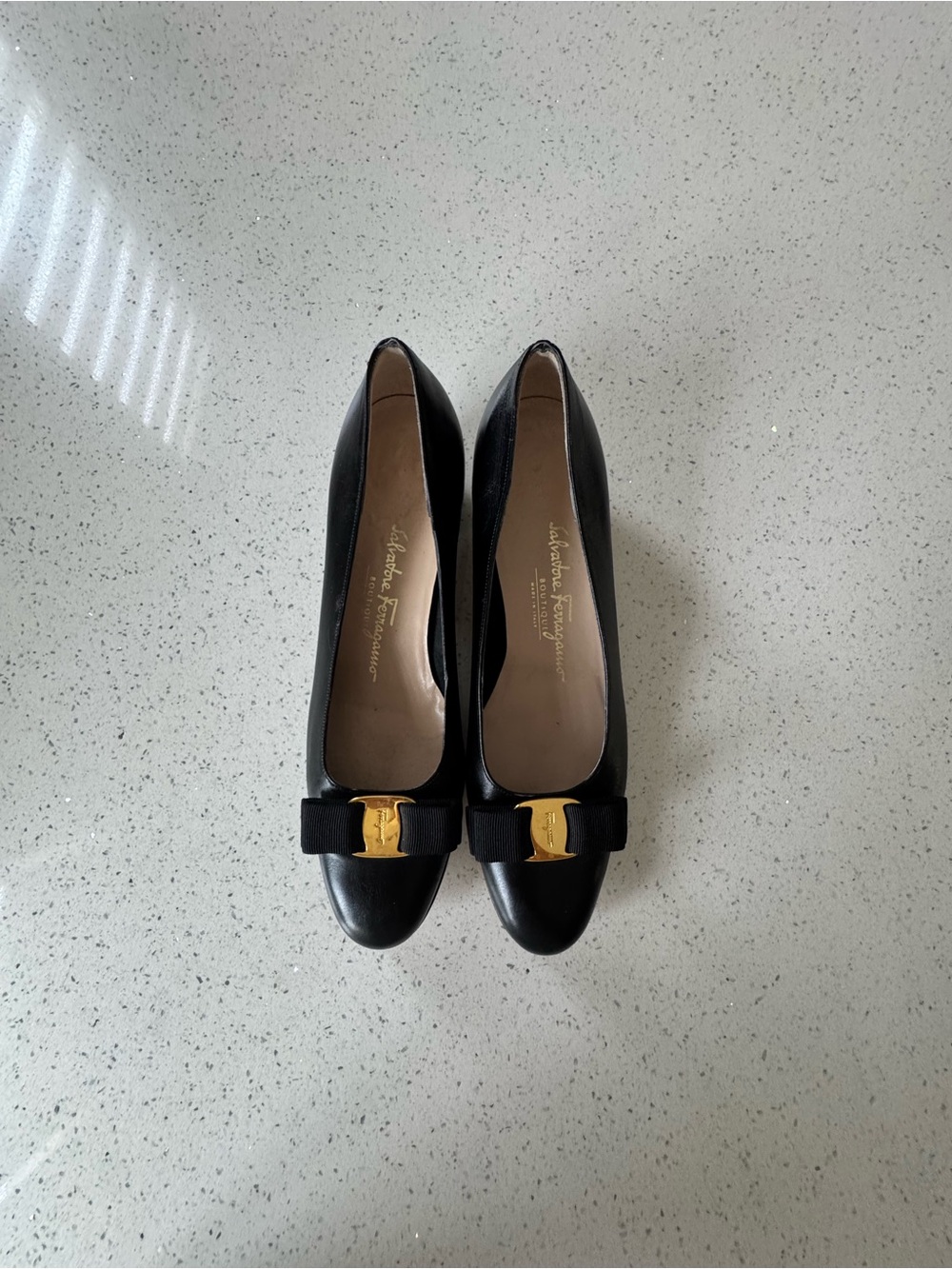 Salvatore Ferragamo Black Vara Bow Leather Pumps Size 10 AAA vintage